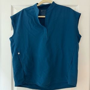 Figs oversized top small